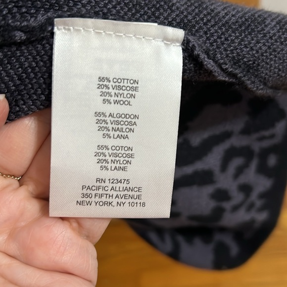 Elegant Animal Downtown Glam Cardigan NWT - Picture 8 of 8